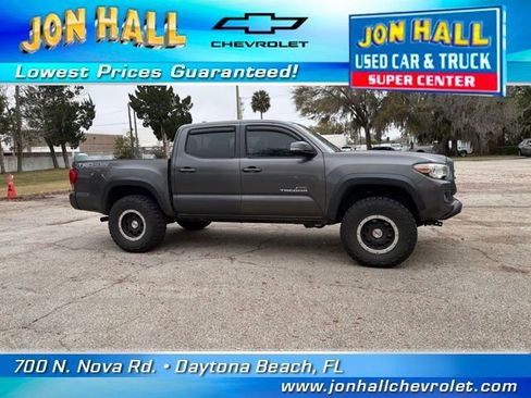 Used 2017 Toyota Tacoma TRD Off-Road w/ Premium & Technology Package image 15