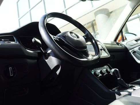 Used 2019 Volkswagen Tiguan SEL image 41