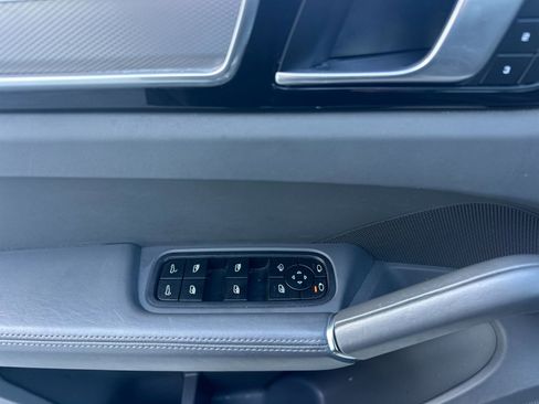 Used 2023 Porsche Cayenne Platinum Edition image 12