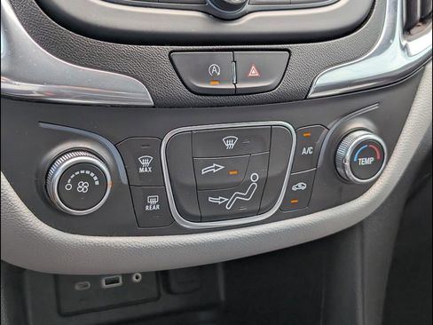 Used 2022 Chevrolet Equinox LS AWD/4WD image 16