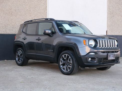 Used 2017 Jeep Renegade Latitude image 4