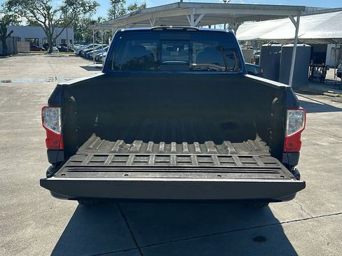 Used 2021 Nissan Titan SV w/ SV Convenience Package image 32