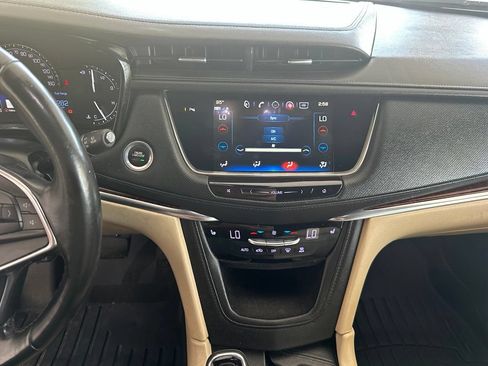 Used 2018 Cadillac XT5 Luxury w/ Driver Awareness Package FWD image 22