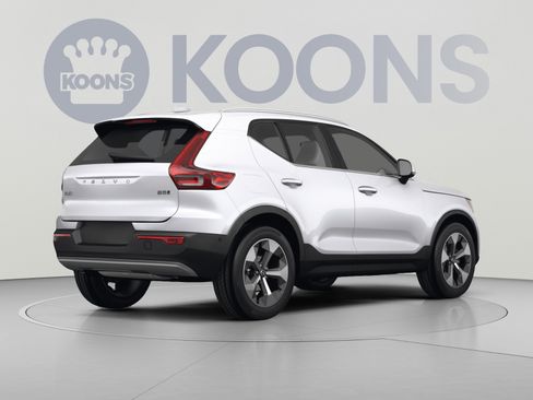 Used 2023 Volvo XC40 B5 Plus w/ Climate Package AWD/4WD image 4