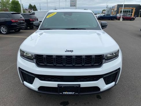 Used 2026 Jeep Grand Cherokee Altitude AWD/4WD image 6