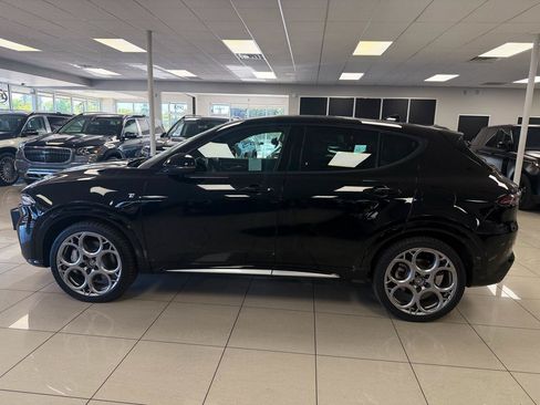 Used 2024 Alfa Romeo Tonale Ti w/ Premium Interior Package AWD/4WD image 2