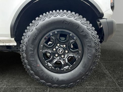 Used 2023 Ford Bronco Wildtrak image 9