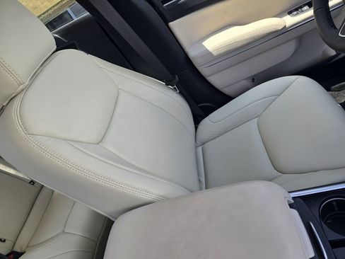 Used 2023 Chrysler 300 Touring w/ Sport Appearance Package image 28