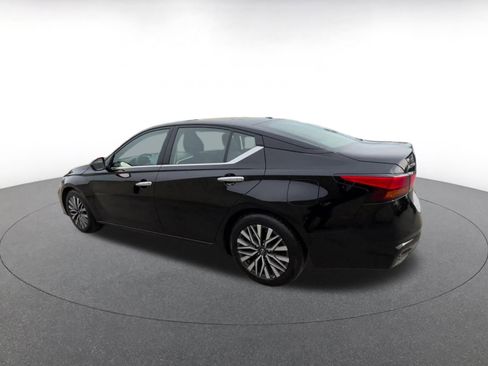 Used 2025 Nissan Altima 2.5 SV image 10