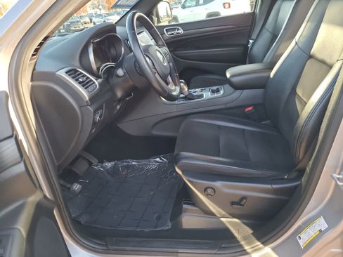 Used 2020 Jeep Grand Cherokee Laredo w/ Quick Order Package 2BN North image 19