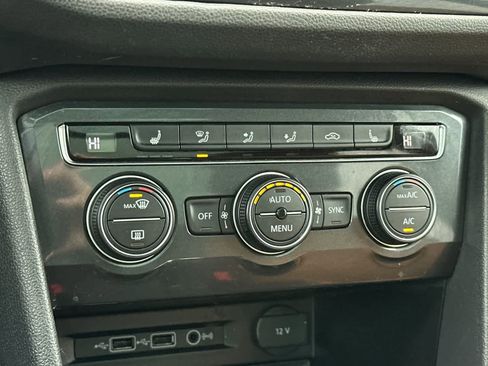 Used 2018 Volkswagen Tiguan SE w/ Panoramic Sunroof Package image 23