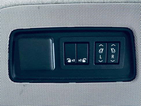 Used 2022 Cadillac Escalade Sport Platinum w/ Heavy-Duty Trailer Package image 30