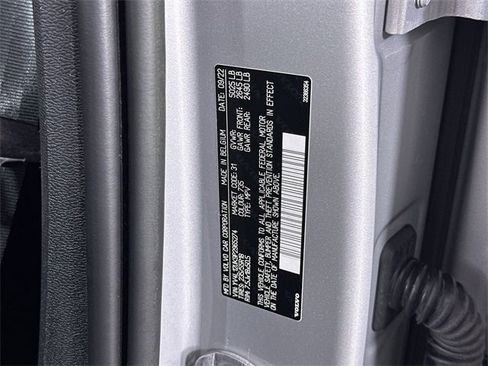 Used 2023 Volvo XC40 B5 Core image 35