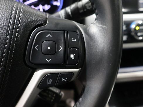 Used 2018 Toyota Highlander XLE image 37