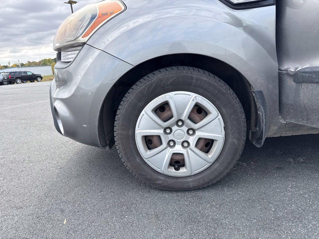 Used 2013 Kia Soul FWD image 21