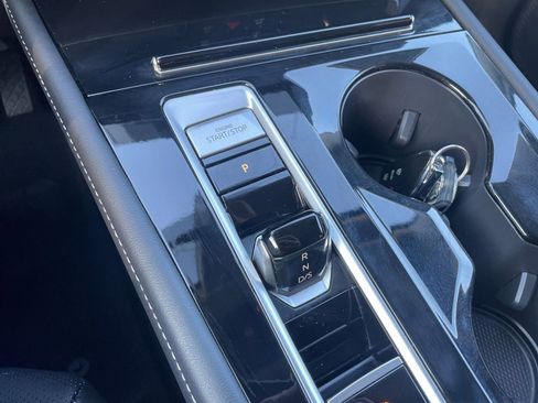 Used 2025 Volkswagen Atlas SE image 39