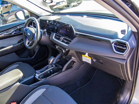 New 2025 Chevrolet TrailBlazer LT w/ Convenience Package image 11