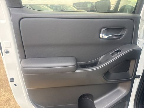 Used 2024 Nissan Frontier SV w/ Technology Package image 18