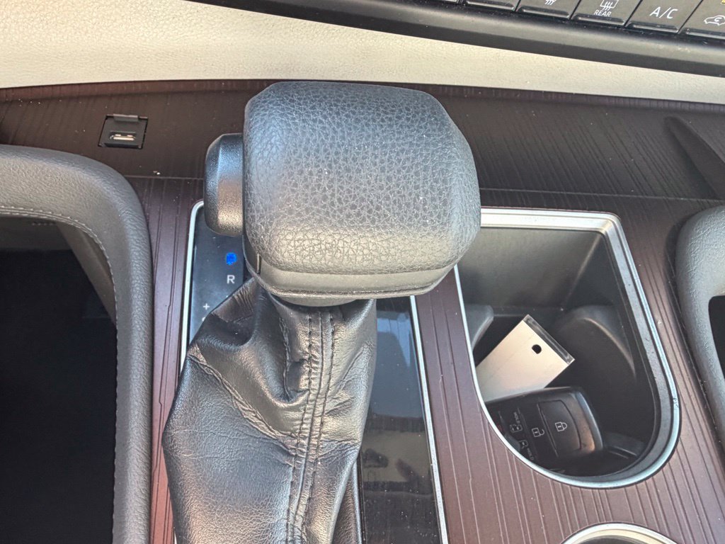 Used 2023 Toyota Sienna LE FWD image 28