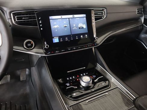 Used 2022 Jeep Wagoneer Series III w/ Flexible Seating Group image 5