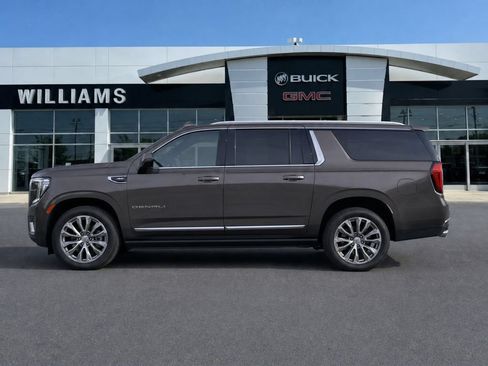 Used 2021 GMC Yukon XL Denali w/ Denali Premium Package AWD/4WD image 4