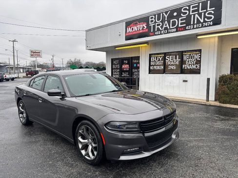 Used 2015 Dodge Charger SXT image 3