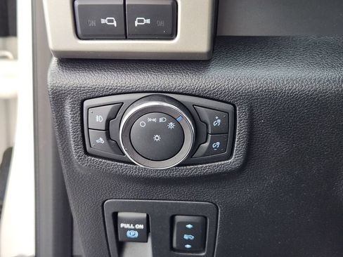 Used 2019 Ford F150 Lariat w/ Equipment Group 502A Luxury AWD/4WD image 27