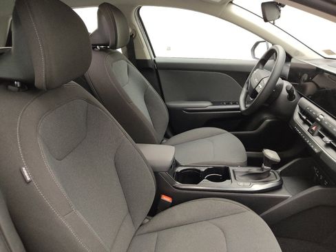 Used 2025 Kia K4 FWD image 21