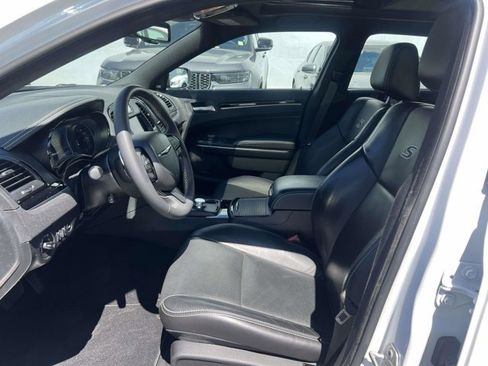 Used 2023 Chrysler 300 S w/ Comfort Group RWD image 15