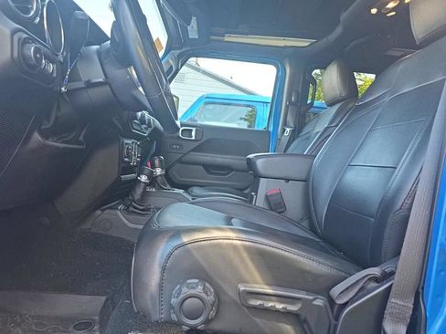 Used 2022 Jeep Wrangler Unlimited Sahara AWD/4WD image 9