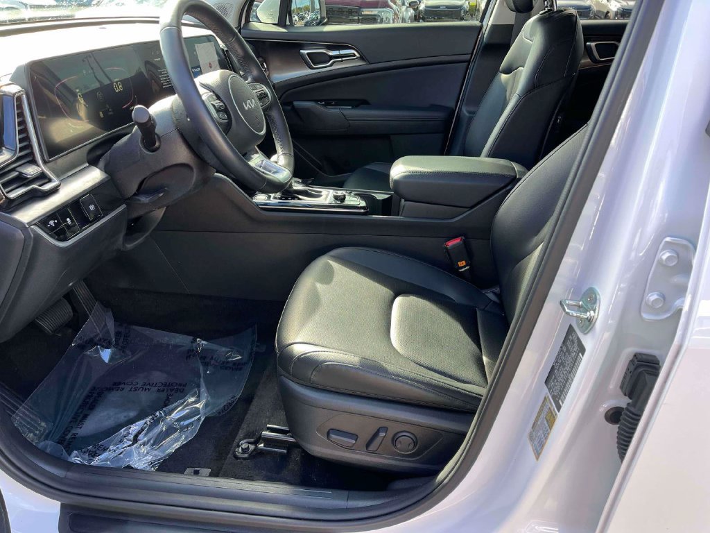 Used 2025 Kia Sportage EX FWD image 16