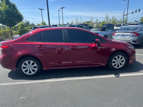 Used 2022 Toyota Corolla LE w/ Carpet Mat Package (TMS) FWD image 5