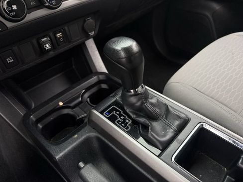 Used 2018 Toyota Tacoma SR5 RWD image 21