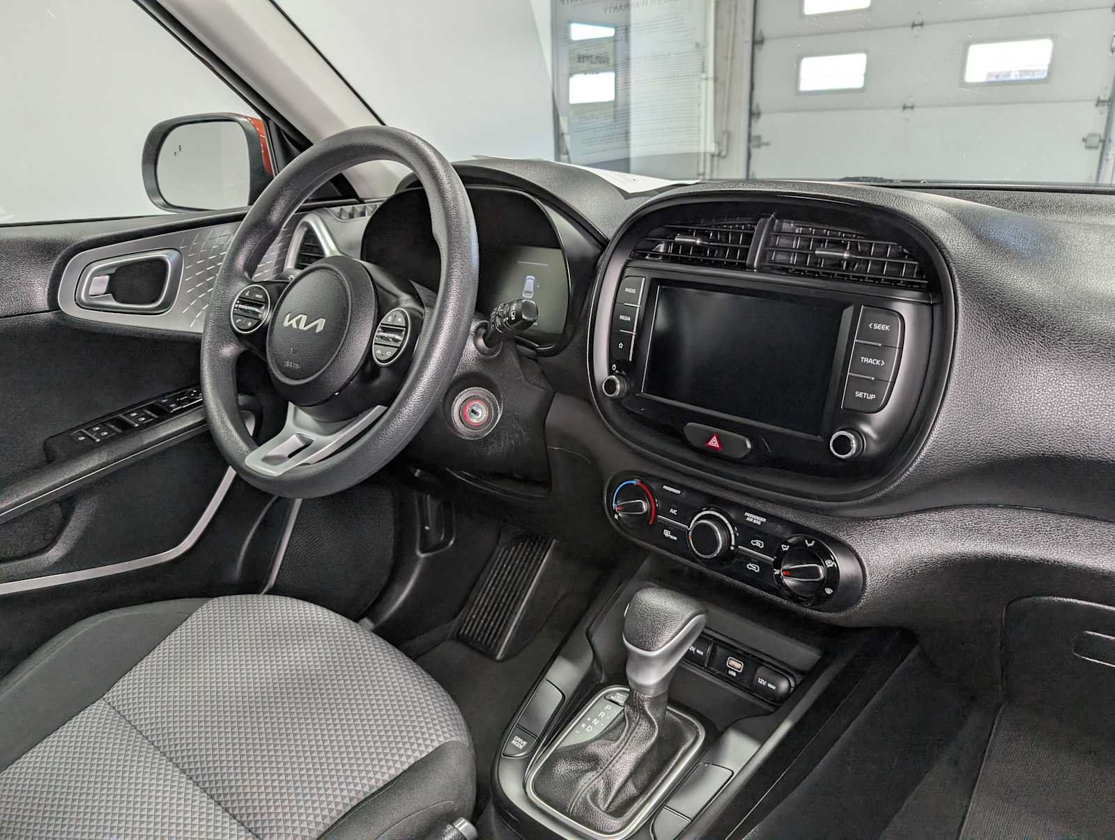 Certified 2023 Kia Soul LX w/ LX Technology Package FWD image 38
