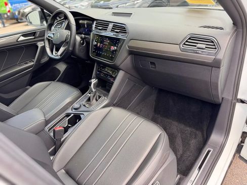 Used 2023 Volkswagen Tiguan SE R-Line AWD/4WD image 28