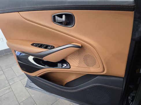 Used 2023 Aston Martin DBX image 16