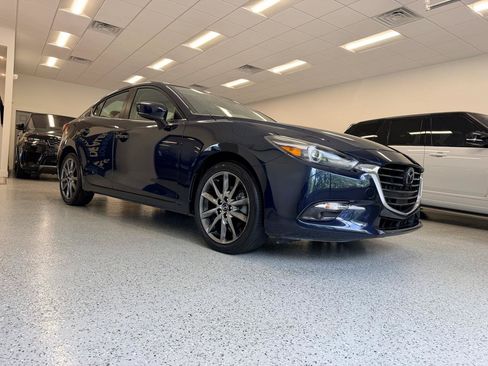 Used 2018 MAZDA MAZDA3 Grand Touring w/ Premium Equipment Package FWD image 11