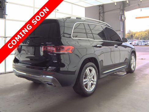 Used 2021 Mercedes-Benz GLB 250 4MATIC w/ Premium Package image 4