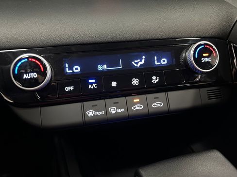 Used 2025 Hyundai Elantra Blue image 20