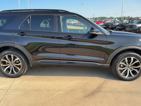 Used 2020 Ford Explorer ST image 2