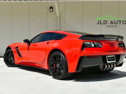 Used 2015 Chevrolet Corvette Z06 w/ 3LZ Preferred Equipment Group RWD image 4