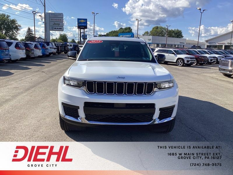 Used 2023 Jeep Grand Cherokee L Laredo w/ Luxury Tech Group I AWD/4WD image 2