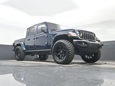 Used 2025 Jeep Gladiator Sport AWD/4WD image 33