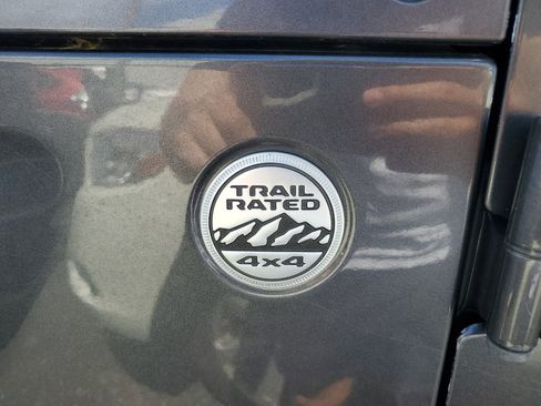 Used 2018 Jeep Wrangler Unlimited Sahara image 10