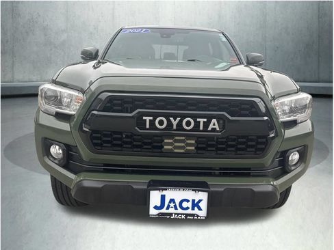 Used 2021 Toyota Tacoma TRD Off-Road w/ Technology Package AWD/4WD image 11