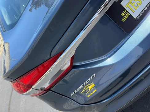 Used 2018 Ford Fusion SE w/ Fusion SE Technology Package FWD image 11