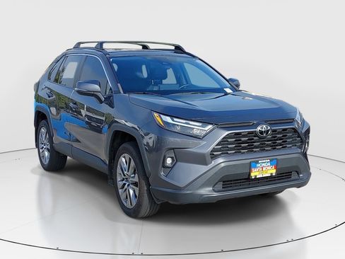 Used 2022 Toyota RAV4 XLE Premium image 3
