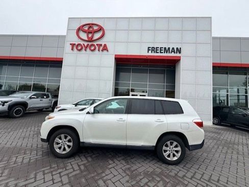 Used 2012 Toyota Highlander FWD image 1