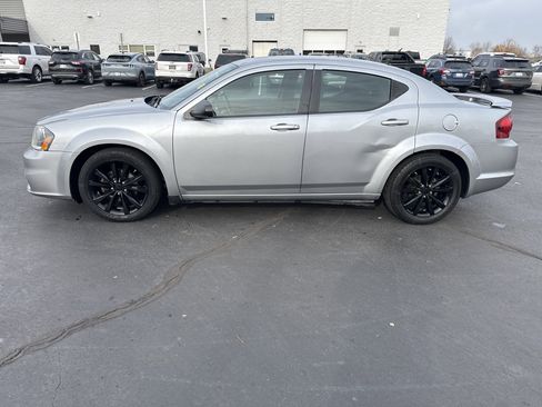 Used 2014 Dodge Avenger SE w/ Blacktop Package image 3