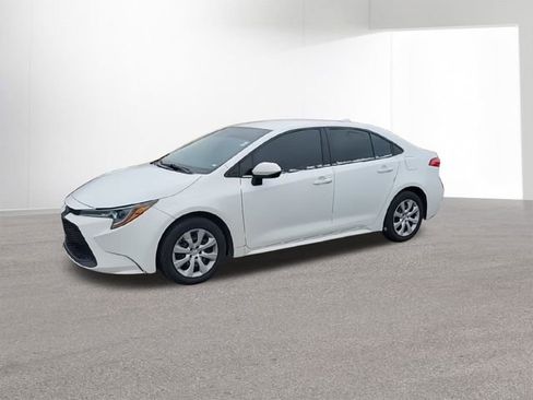 Used 2021 Toyota Corolla LE image 4